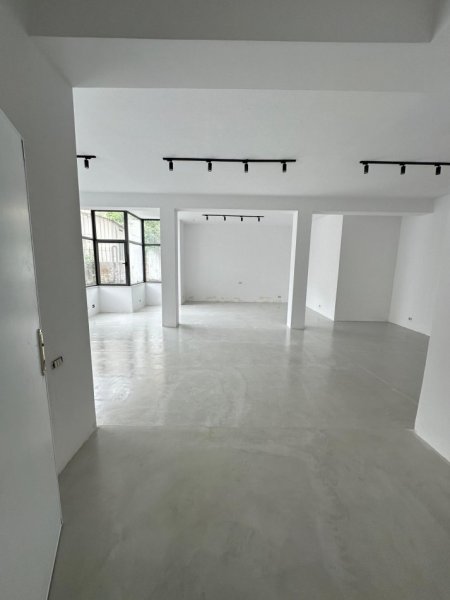 Tirane, jepet me qera ambjent biznesi Kati 0, 100 m² 800 € 