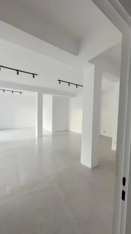 Tirane, jepet me qera ambjent biznesi Kati 0, 100 m² 800 € 