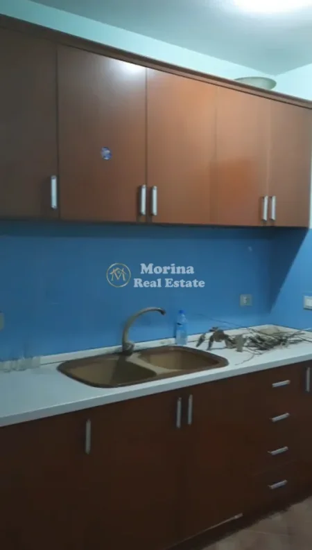 Tirane, jepet me qera apartament 1+1 Kati 3, 53 m² 450 € (Rruga e Kavajes)