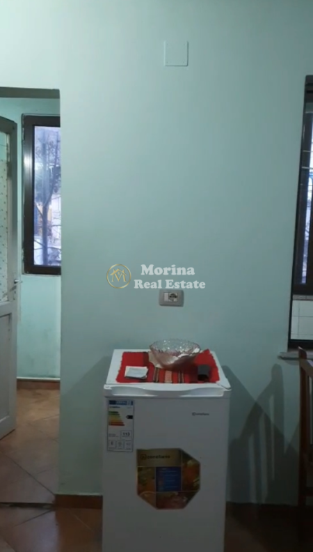 Tirane, jepet me qera apartament 1+1 Kati 3, 53 m² 450 € (Rruga e Kavajes)