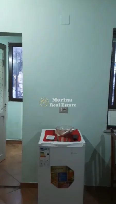 Tirane, jepet me qera apartament 1+1 Kati 3, 53 m² 450 € (Rruga e Kavajes)