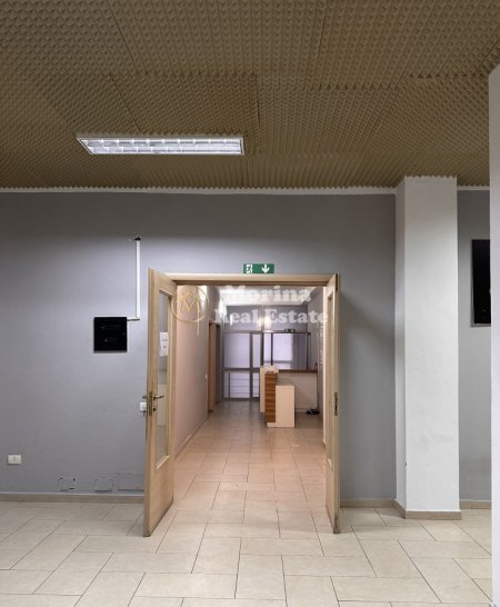 Tirane, jepet me qera ambjent biznesi Kati 2, 350 m² 3.000 € (Qytet Studenti)
