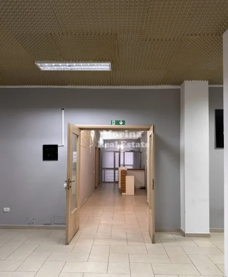 Tirane, jepet me qera ambjent biznesi Kati 2, 350 m² 3.000 € (Qytet Studenti)