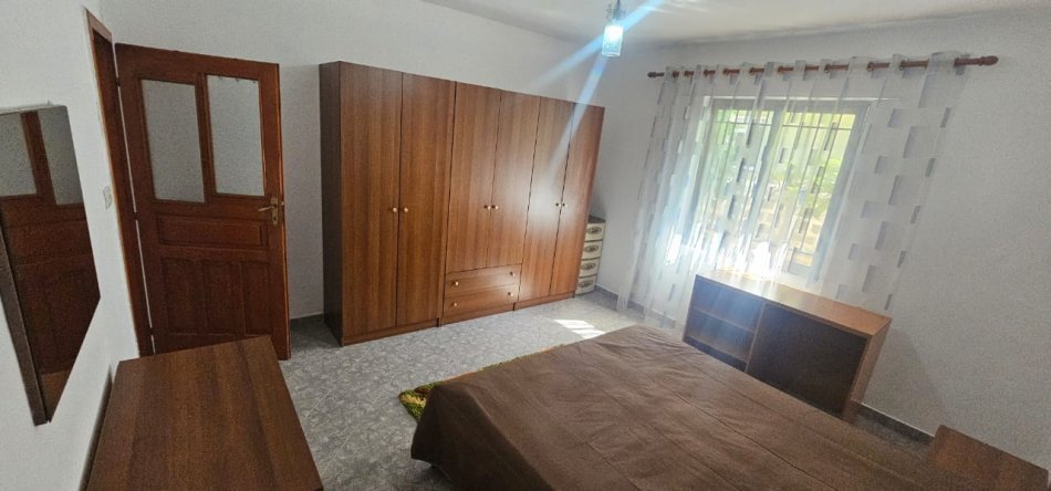 Tirane, jepet me qera apartament 1+1 , 70 m² 450 € (ish parku)