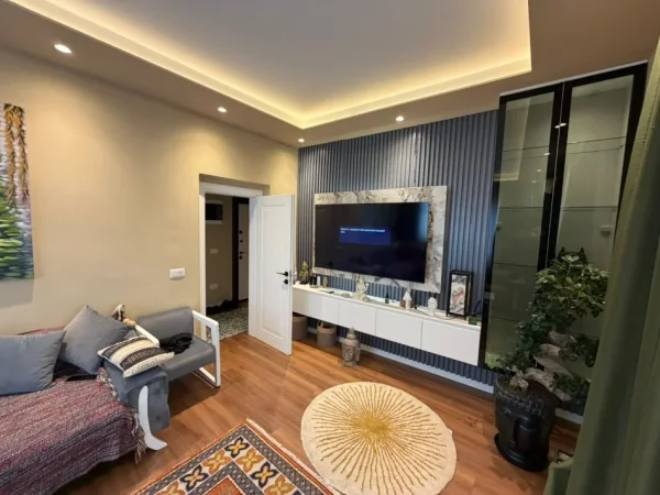 Tirane, jepet me qera apartament 1+1 Kati 3, 70 m² 800 € (zogu zi)