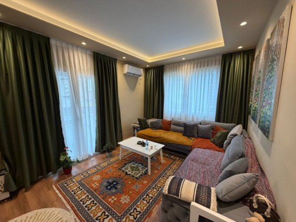 Tirane, jepet me qera apartament 1+1 Kati 3, 70 m² 800 € (zogu zi)