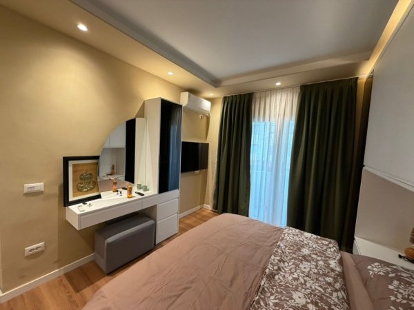 Tirane, jepet me qera apartament 1+1 Kati 3, 70 m² 800 € (zogu zi)