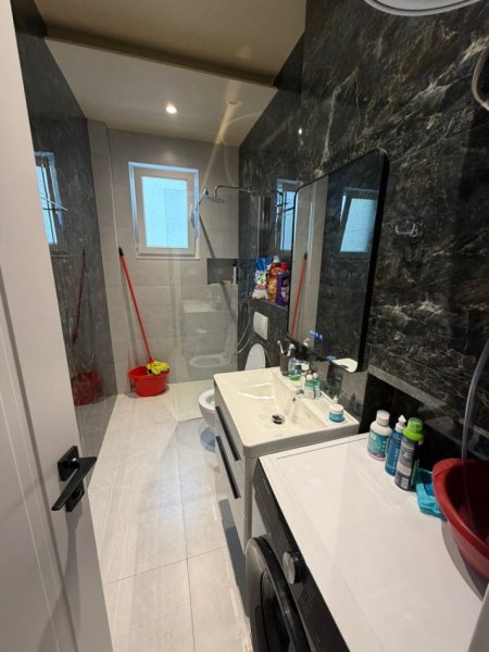 Tirane, jepet me qera apartament 1+1 Kati 3, 70 m² 800 € (zogu zi)