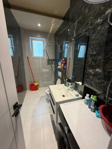 Tirane, jepet me qera apartament 1+1 Kati 3, 70 m² 800 € (zogu zi)