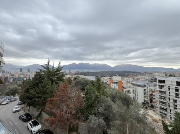 Tirane, jepet me qera apartament Kati 3, 110 m² 1.000 € 