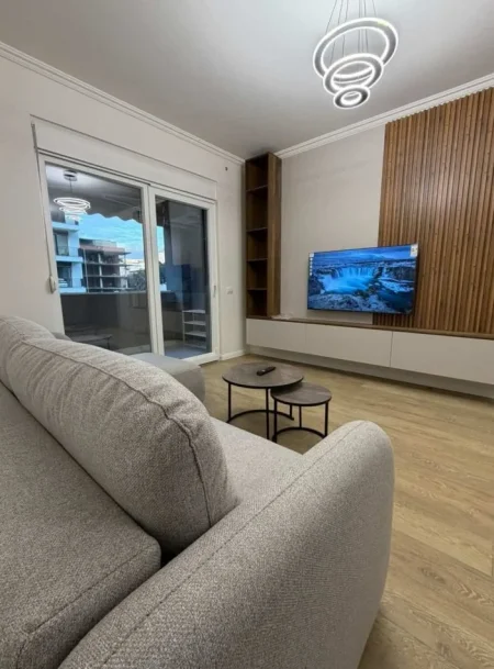 Tirane, jepet me qera apartament 1+1+Aneks+Ballkon Kati 7, 75 m² 800 € 