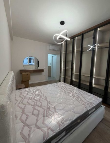 Tirane, jepet me qera apartament 1+1+Aneks+Ballkon Kati 7, 75 m² 800 € 