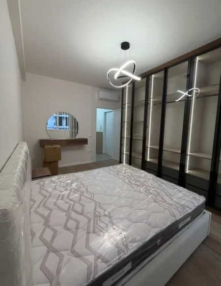 Tirane, jepet me qera apartament 1+1+Aneks+Ballkon Kati 7, 75 m² 800 € 