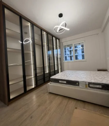 Tirane, jepet me qera apartament 1+1+Aneks+Ballkon Kati 7, 75 m² 800 € 