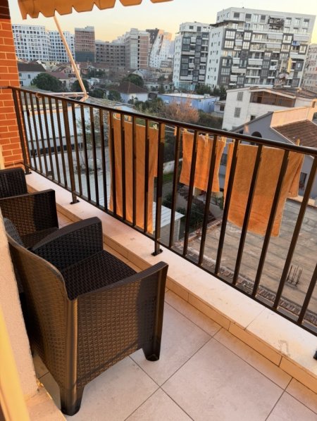 Tirane, jepet me qera apartament Kati 4, 64 m² 550 € 