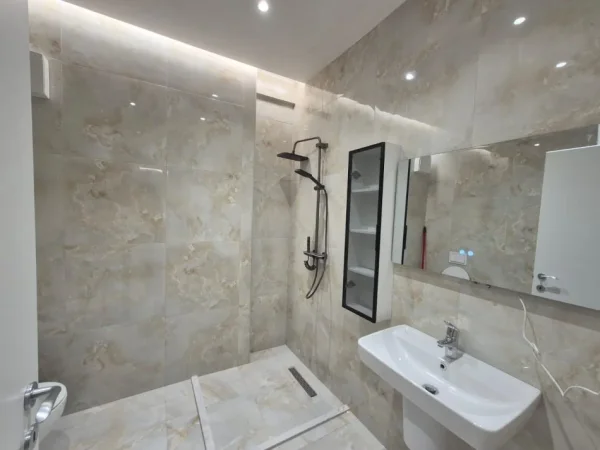 Tirane, jepet me qera apartament 2+1 Kati 3, 90 m² 1.200 € 