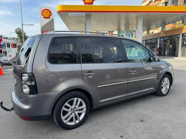 Tirane, shes makine SHITET TOURANI AUTOMAT Nafte, gri e erret automatik Kondicioner 330.000 km 5.500 €