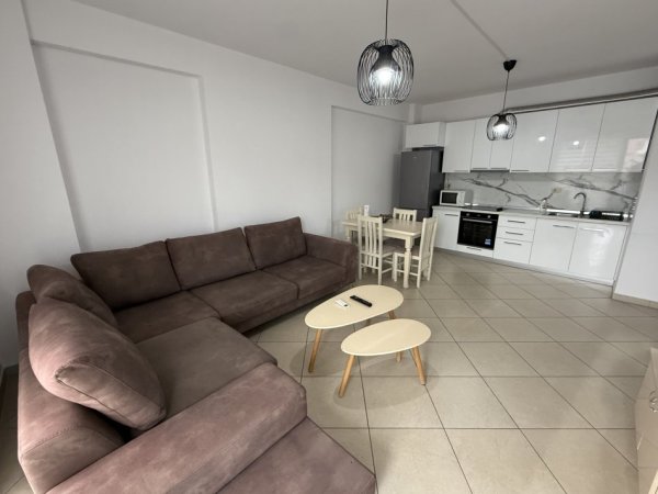 Tirane, jepet me qera apartament 2+1+Ballkon Kati 1, 90 m² 550 € (Rruga Skender Shtylla)