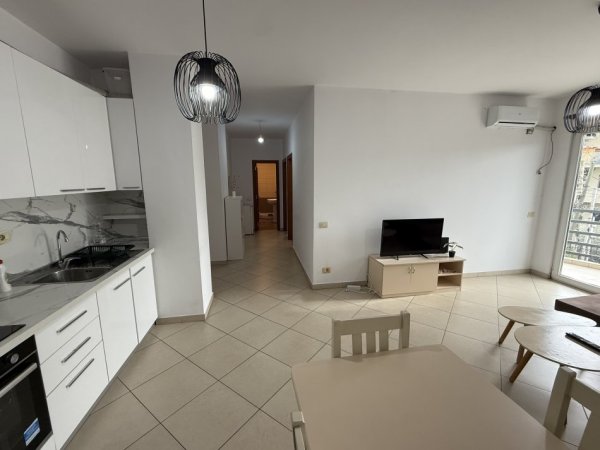 Tirane, jepet me qera apartament 2+1+Ballkon Kati 1, 90 m² 550 € (Rruga Skender Shtylla)