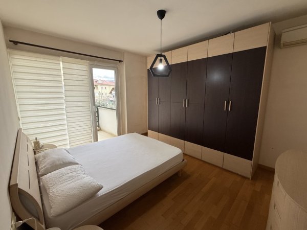 Tirane, jepet me qera apartament 2+1+Ballkon Kati 1, 90 m² 550 € (Rruga Skender Shtylla)