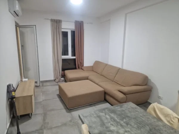 Tirane, jepet me qera apartament 1+1+post parkimi Kati 5, 60 m² 400 € (Univers City ,Qtu)