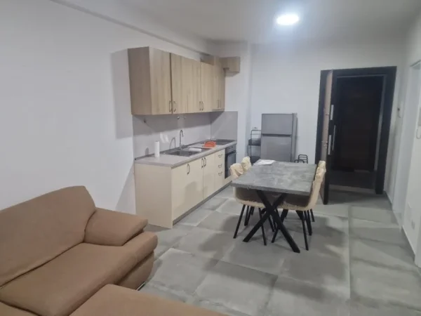 Tirane, jepet me qera apartament 1+1+post parkimi Kati 5, 60 m² 400 € (Univers City ,Qtu)