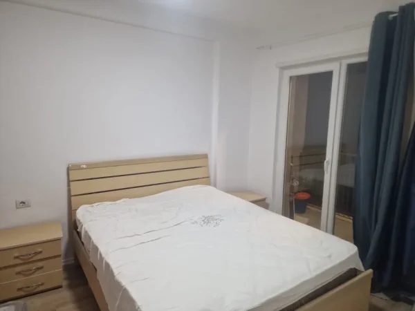 Tirane, jepet me qera apartament 1+1+post parkimi Kati 5, 60 m² 400 € (Univers City ,Qtu)