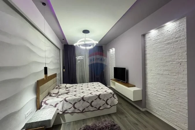 Tirane, jepet me qera apartament 2+1+Ballkon , 130 m² 1.700 € (Mine Peza)