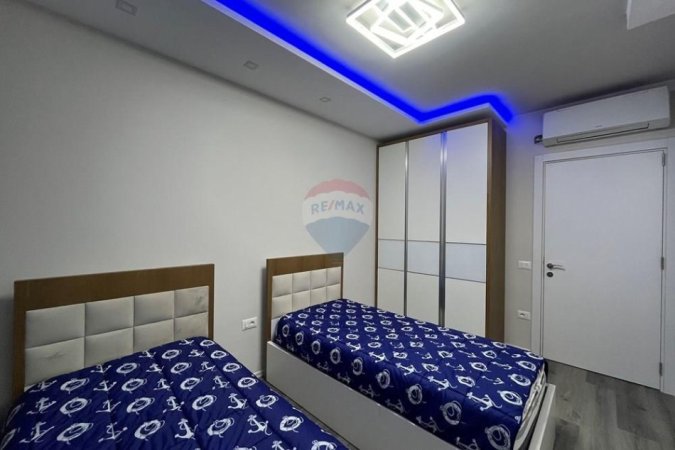 Tirane, jepet me qera apartament 2+1+Ballkon , 130 m² 1.700 € (Mine Peza)