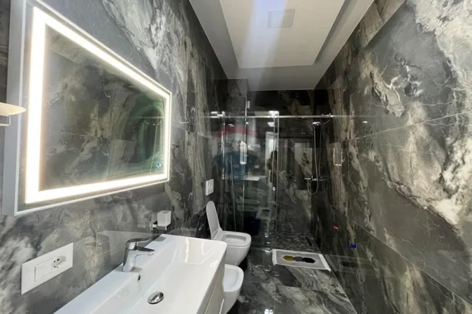 Tirane, jepet me qera apartament 2+1+Ballkon , 130 m² 1.700 € (Mine Peza)