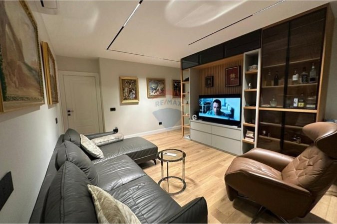 Tirane, jepet me qera apartament 2+1+Ballkon Kati 4, 110 m² 1.500 € (Shallvaret)