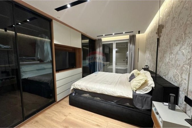 Tirane, jepet me qera apartament 2+1+Ballkon Kati 4, 110 m² 1.500 € (Shallvaret)