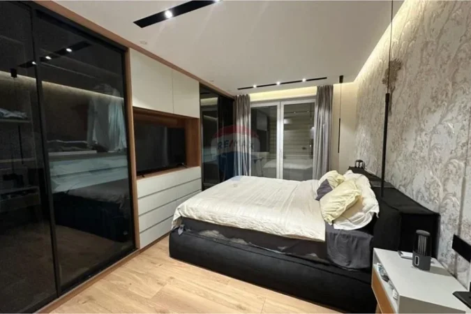 Tirane, jepet me qera apartament 2+1+Ballkon Kati 4, 110 m² 1.500 € (Shallvaret)