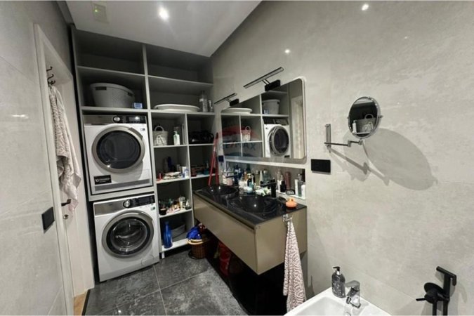 Tirane, jepet me qera apartament 2+1+Ballkon Kati 4, 110 m² 1.500 € (Shallvaret)