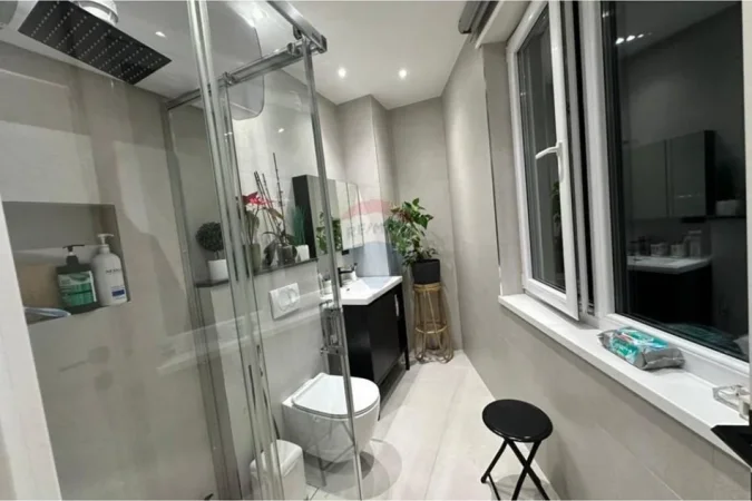 Tirane, jepet me qera apartament 2+1+Ballkon Kati 4, 110 m² 1.500 € (Shallvaret)