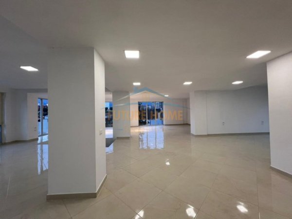 Tirane, jepet me qera ambjent biznesi Kati 0, 260 m² 2.600 €