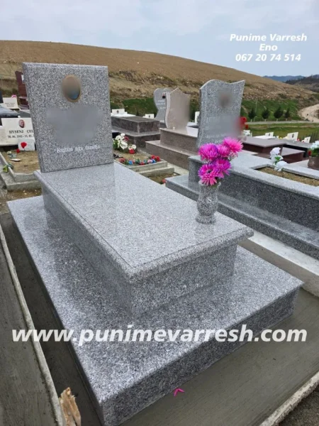 Tirane, shes Punime Varrsh Tirane - Varrezat E Sharres - Granit Gri 190 €