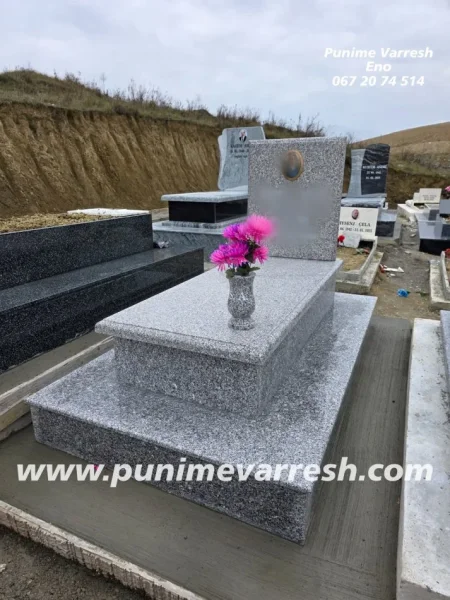 Tirane, shes Punime Varrsh Tirane - Varrezat E Sharres - Granit Gri 190 €