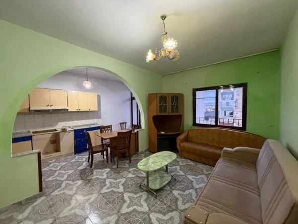 Durres, shitet apartament 1+1+Ballkon Kati 4, 75 m² 80.000 € (Perballe parkimit te madh te Spitalit)