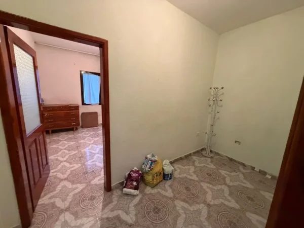 Durres, shitet apartament 1+1+Ballkon Kati 4, 75 m² 80.000 € (Perballe parkimit te madh te Spitalit)