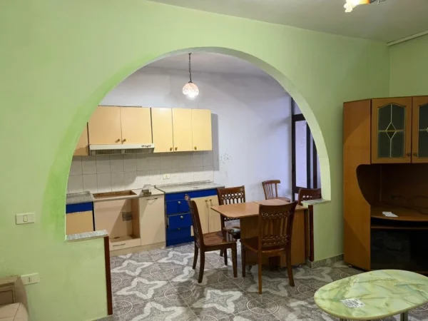 Durres, shitet apartament 1+1+Ballkon Kati 4, 75 m² 80.000 € (Perballe parkimit te madh te Spitalit)