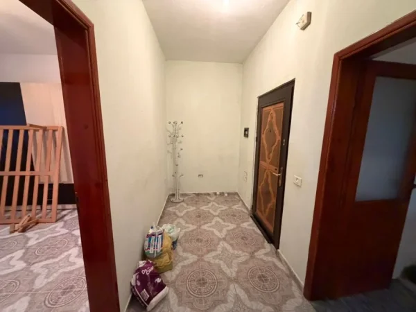Durres, shitet apartament 1+1+Ballkon Kati 4, 75 m² 80.000 € (Perballe parkimit te madh te Spitalit)