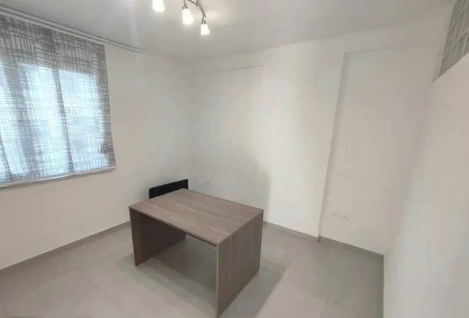 Tirane, jepet me qera apartament 2+1 Kati 4, 77 m² 600 € (MYSLYM SHYRI)