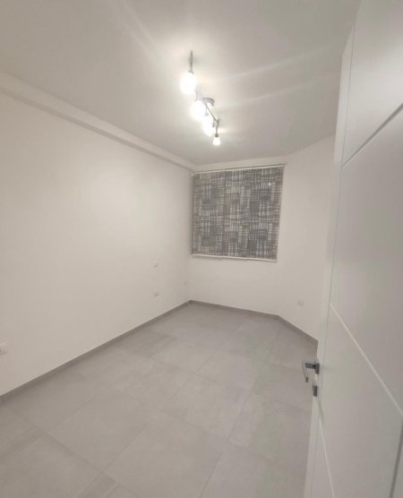 Tirane, jepet me qera apartament 2+1 Kati 4, 77 m² 600 € (MYSLYM SHYRI)