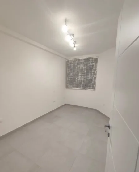 Tirane, jepet me qera apartament 2+1 Kati 4, 77 m² 600 € (MYSLYM SHYRI)