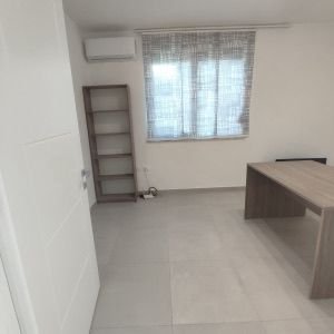 Tirane, jepet me qera apartament 2+1 Kati 4, 77 m² 600 € (MYSLYM SHYRI)