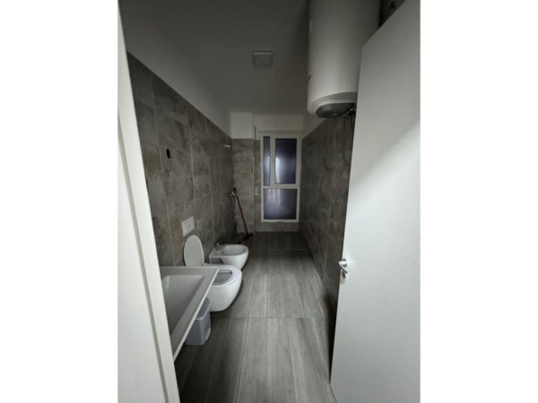 Tirane, jepet me qera apartament 2+1 Kati 2, 111 m² 700 € (Don Bosko)