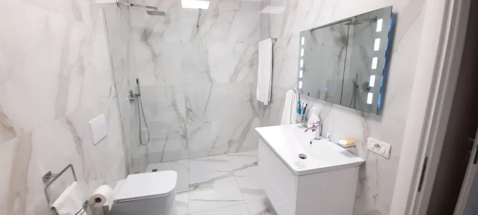 Tirane, shitet apartament 2+1 Kati 6, 107 m² 213.000 € (Rruga Leonard Frroku)