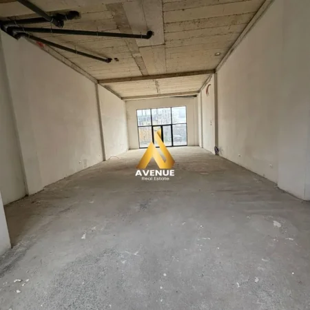 Tirane, jepet me qera ambjent biznesi Kati 0, 130 m² 600 € (rruga teuta)