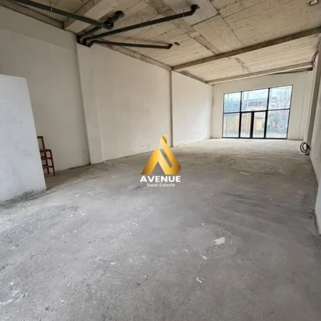 Tirane, jepet me qera ambjent biznesi Kati 0, 130 m² 600 € (rruga teuta)